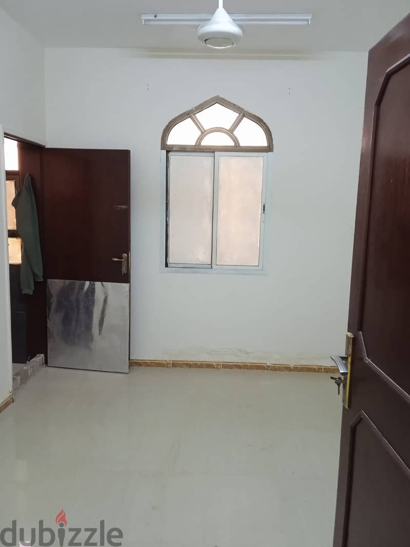 NEED AND CLEAN FLAT FOR RENT IN HAMRIYA 5