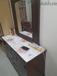 dressing table good condition