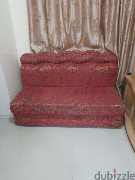 3 seater Sofa good condition available in discounting price 0