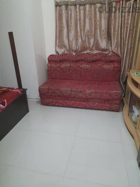 3 seater Sofa good condition available in discounting price 1