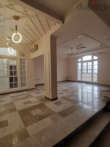 Luxury villa for rent in Al Khuwair فيلا راقية في الخوير 2