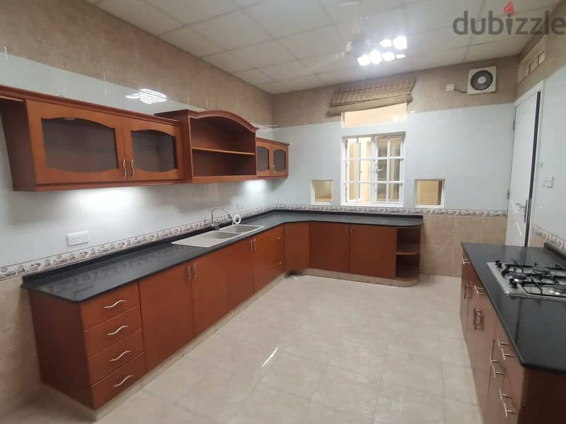 Luxury villa for rent in Al Khuwair فيلا راقية في الخوير 4