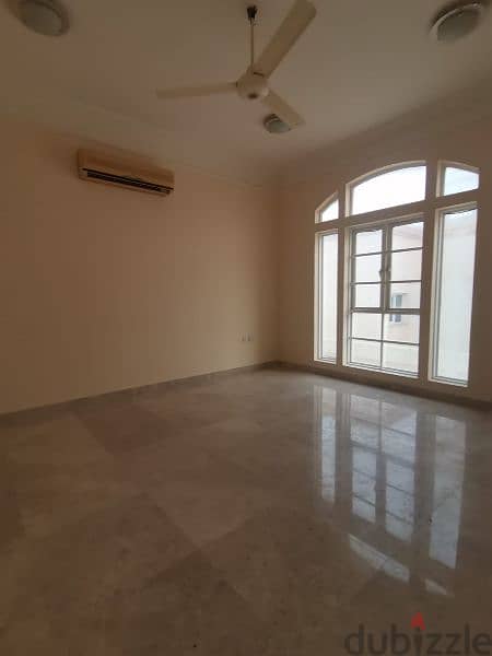 Luxury villa for rent in Al Khuwair فيلا راقية في الخوير 11