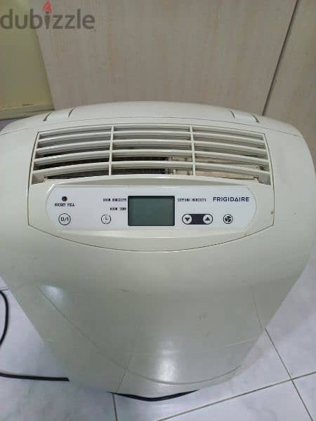 dehumidifier for sale FRIGIDAIRE FD30E 2