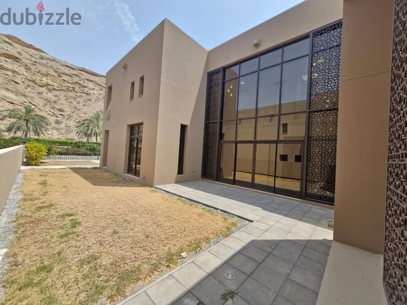 3 + 1 Maid’s Room Spectacular Villa in Muscat Bay for Rent 4