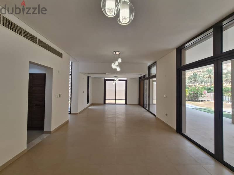 3 + 1 Maid’s Room Spectacular Villa in Muscat Bay for Rent 6