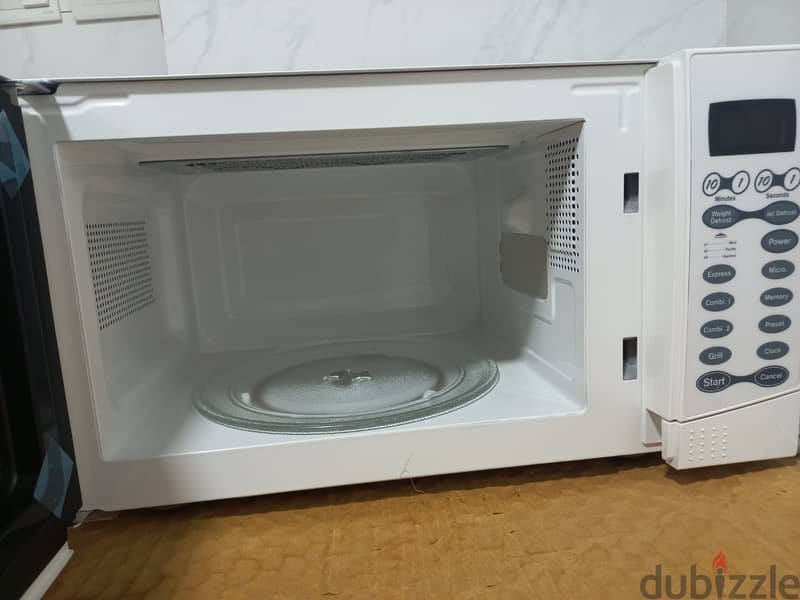 Microwave Oven and Air Fryer 1