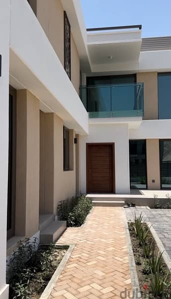 Luxurios 4 bedroom villa in Muscat/ فيلا ب٤ غرف تملك حر للجميع 3