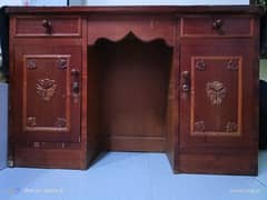 dressing table good condition