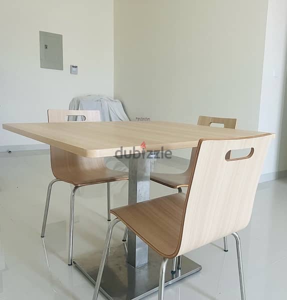 4 Seater Dinning Table 0