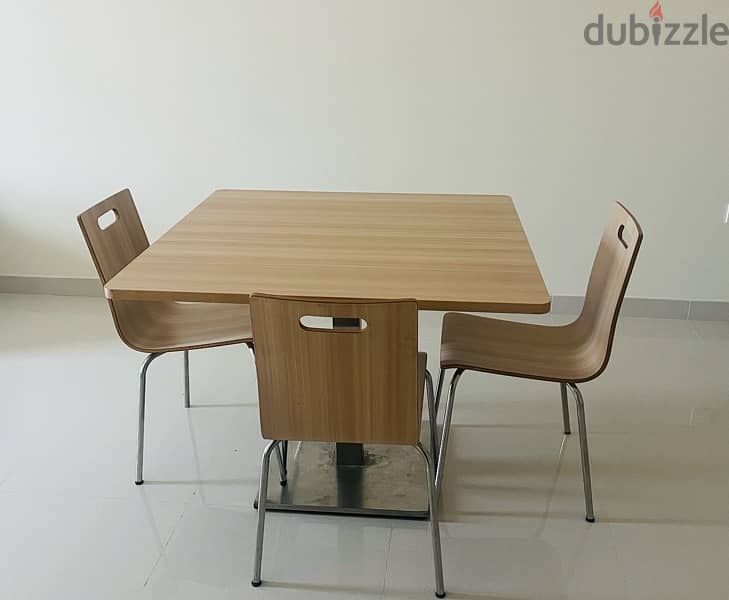 4 Seater Dinning Table 3