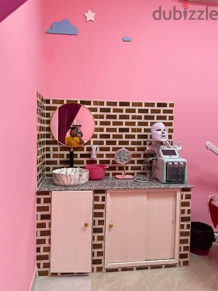 Ladies' beauty salon for sale 14