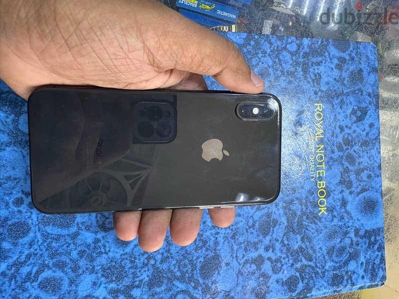 urgent sale  iphone xs 256 gb looks like new 2