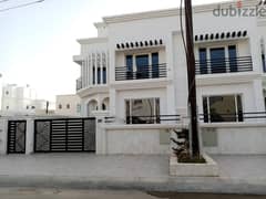 "SR-ZW-558  *Spacious Villa for Rent in Al Mawaleh North*