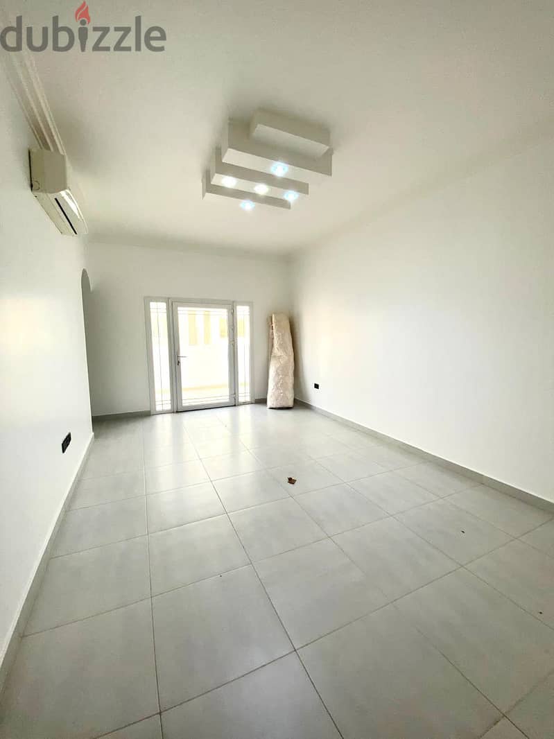 "SR-ZW-558  *Spacious Villa for Rent in Al Mawaleh North* 6