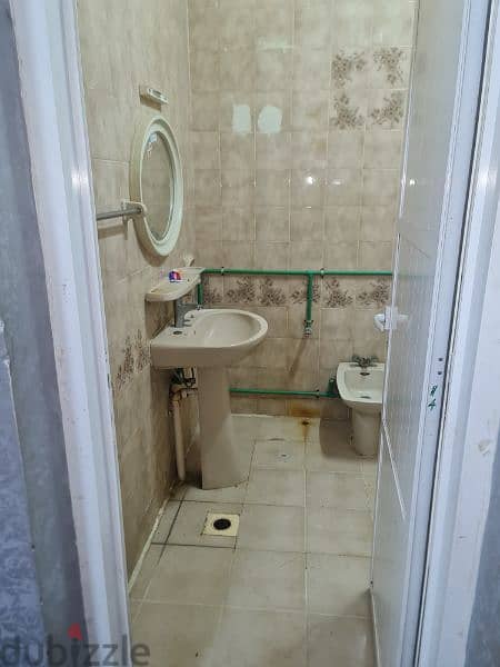 Room for rent in Al khuwair 1