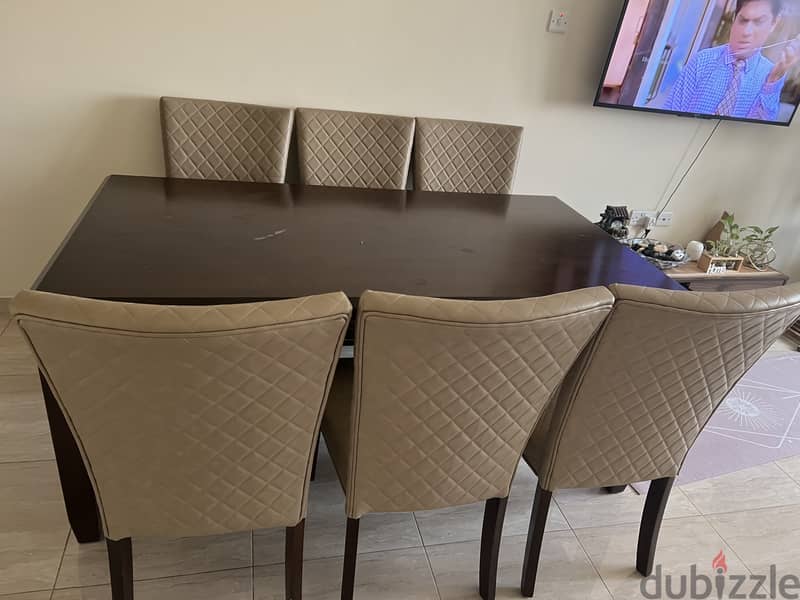 Duning Table and chairs for sale OMR 85 1