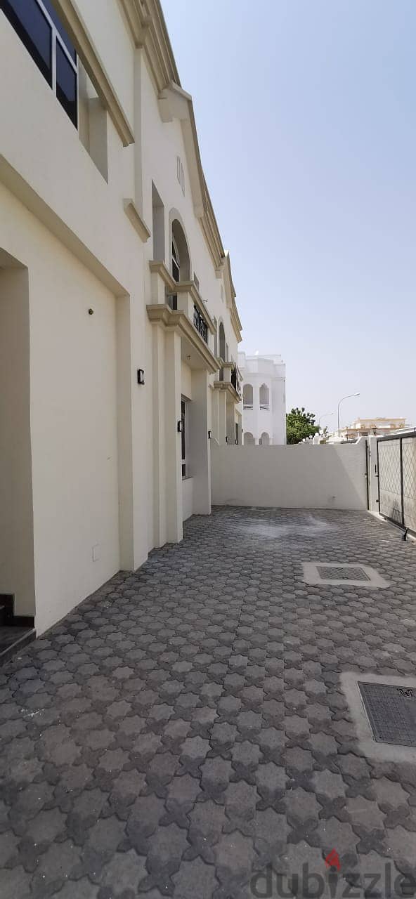 BANNER 10 - BRAND NEW 5 BHK VILLA IN MAWALEH SOUTH 12