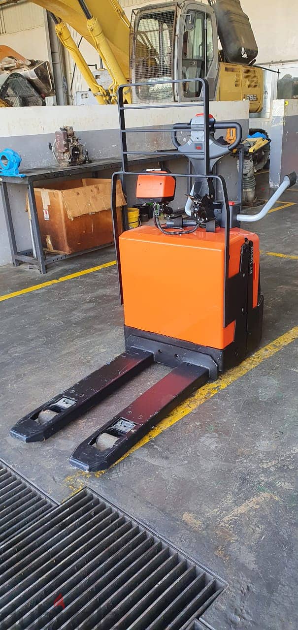 Toyota LPE 200-6 pallet jacks 2