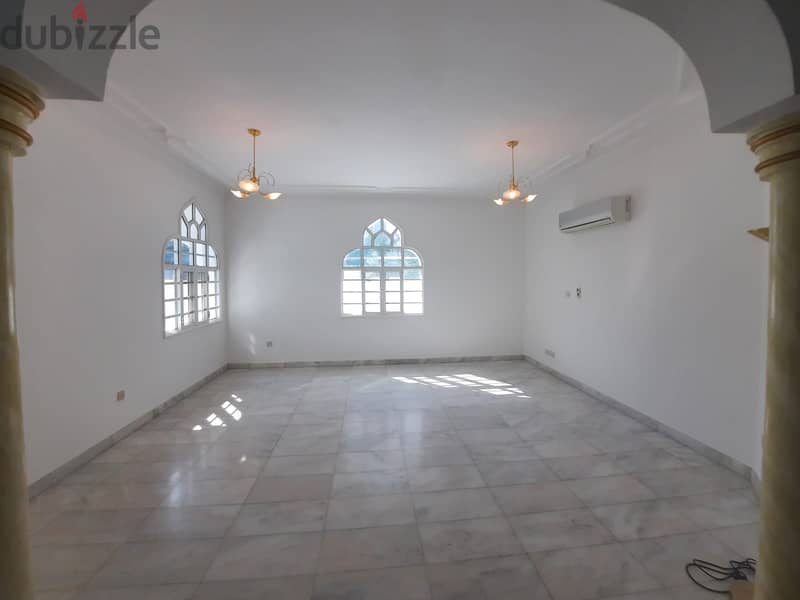 5 BR + Maid's Room Well Maintained Villa for Rent – Shatti 5