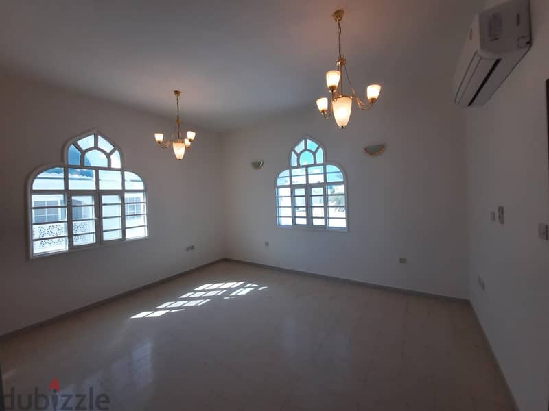 5 BR + Maid's Room Well Maintained Villa for Rent – Shatti 11