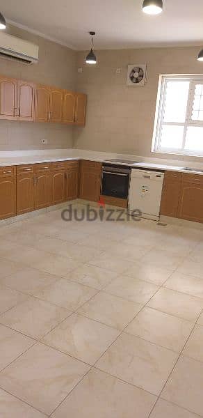 Delux 4  bhk Villa for rent in Bowsher near the Mall of Oman 12