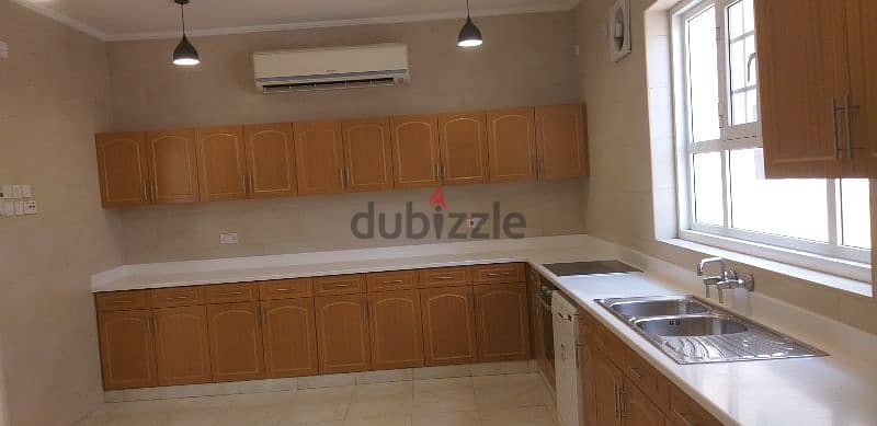 Delux 4  bhk Villa for rent in Bowsher near the Mall of Oman 15