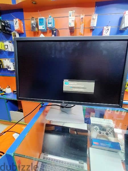 Dell Monitor 24 inch VGA PORT & DISPLAY PORT 1