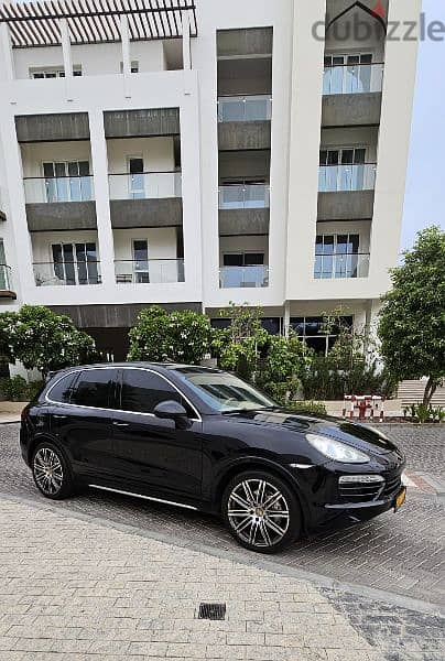 Porsche Cayenne 2012 1