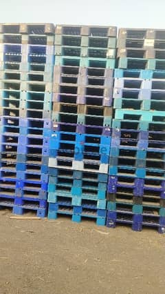 we all types wooden and plastic pallets