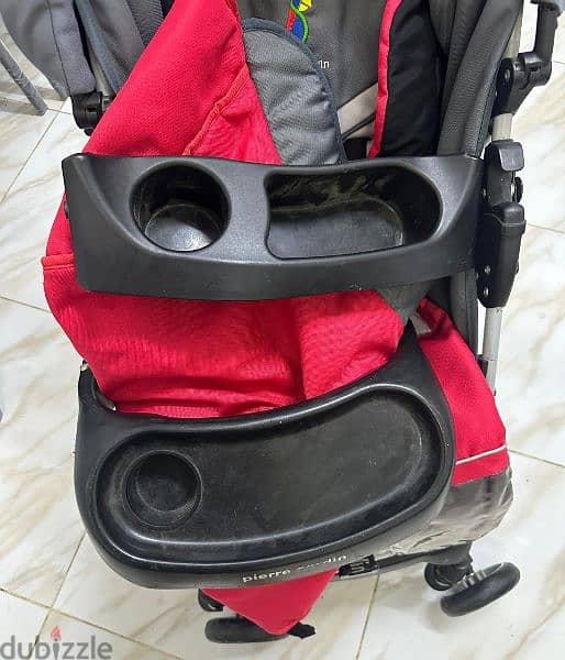 The baby stroller and car seat are in good condition. 4