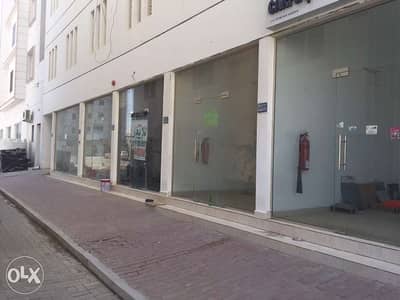 Shop for rent in Alkhoudh6 محل للإيجار في الخوض٦