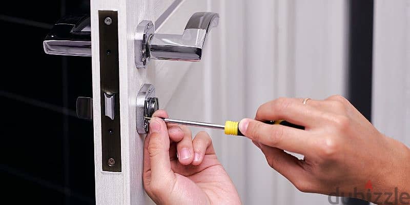 locksmith service fix open repair door lock all kind 0