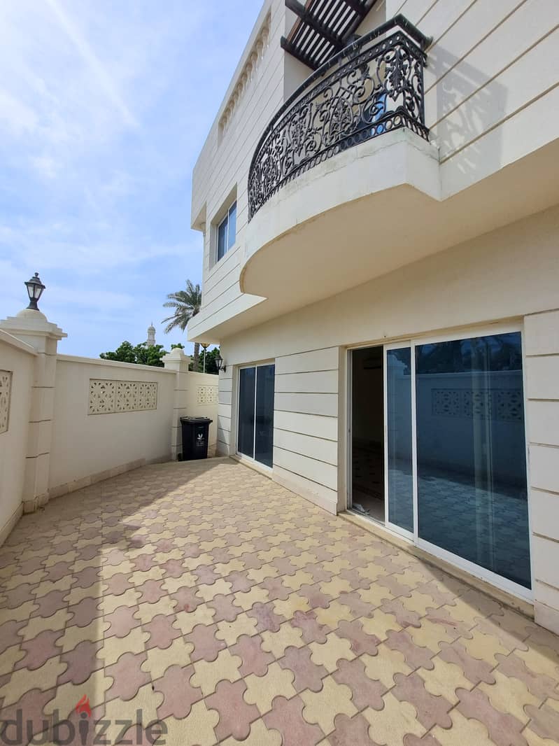 Spacious 4+1BHK Compound Villa for Rent in Saruj PPV163 3