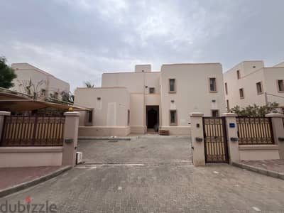 AMAZING DEAL! 4 + 1 Maid’s Room Stunning Villa in Muscat Hills