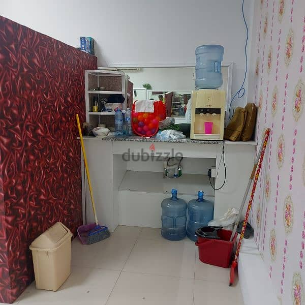 Barber shop for sale with all equipments 5