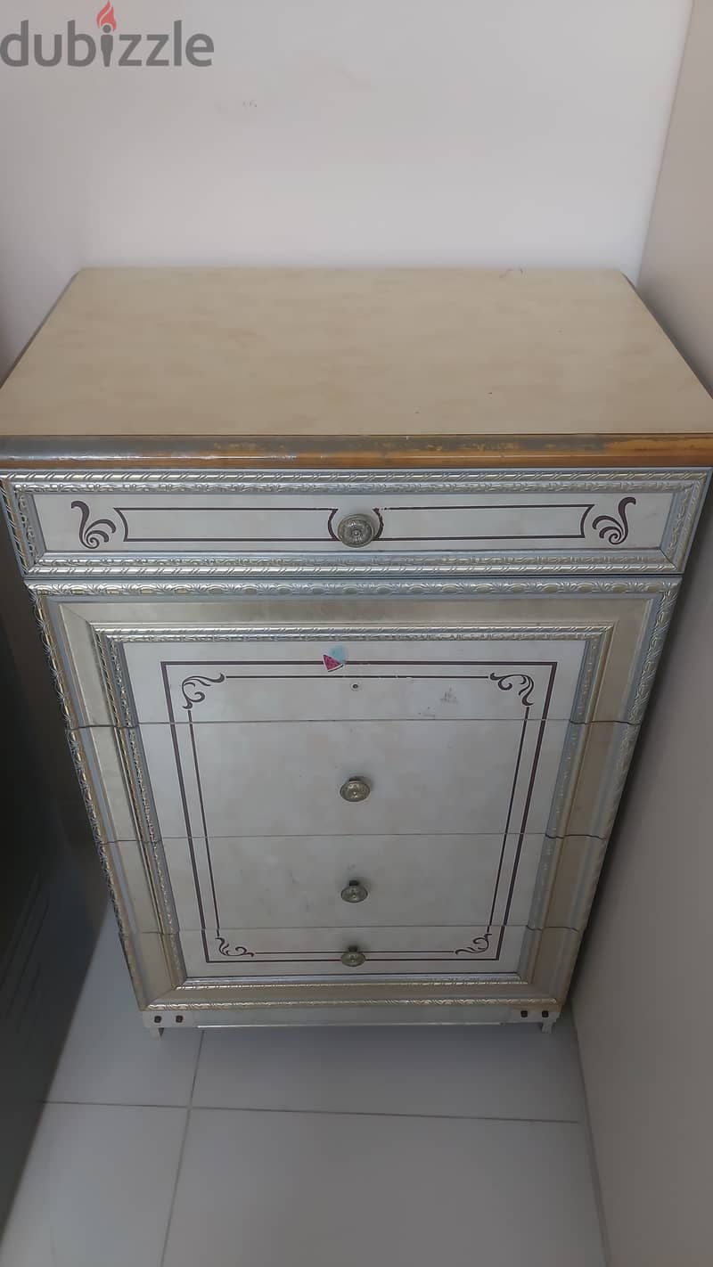 Chest of Drawers 0