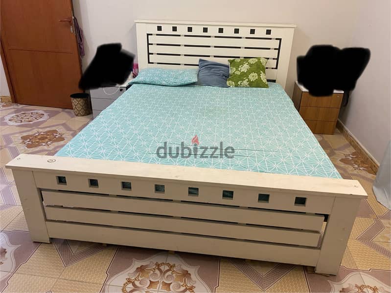 King size bed for sale without mattress 1