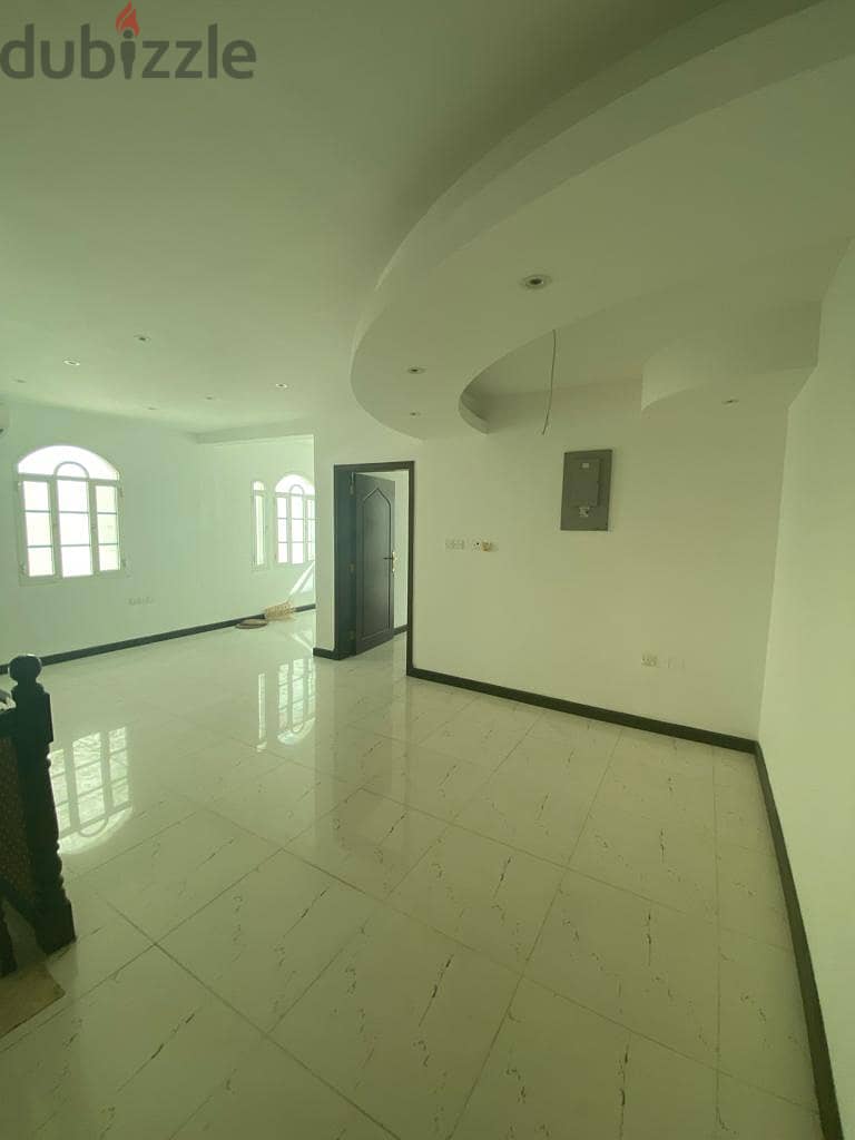 "SR-AV-401 Big  villa to let in mawaleh north Big villa in AL mawaleh 7