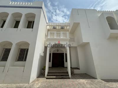 Luxurious 6+2 BHK Spacious Villa for Rent in Shatti Al Qurum PPV242