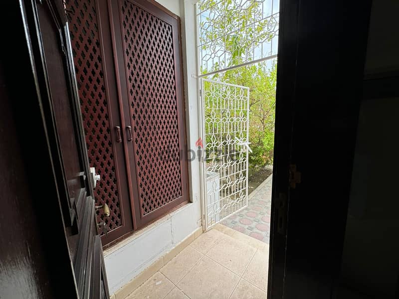 Luxurious 6+2 BHK Spacious Villa for Rent in Shatti Al Qurum PPV242 18