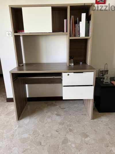 URGENT > Study Table For Sale