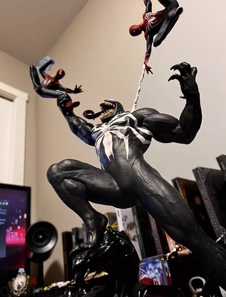 Spiderman and Venom figure 1