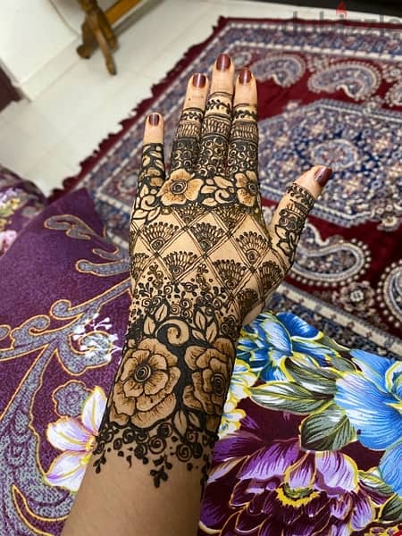 henna artist 3