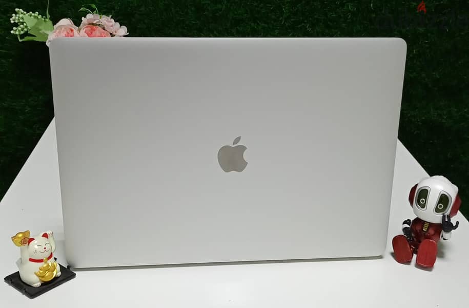 Apple MacBook Pro 2018 Model Core i9 16GB Ram 1TB SSD 4GB Graphic 1