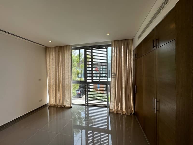 recommend 3+1 Bhk townhouse for rent at mouj 8