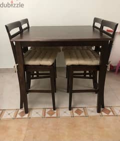 Dinnong table with 4 chairs