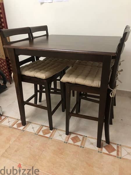 Dinnong table with 4 chairs 1