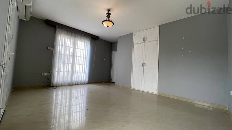 4+1 Bedroom Detached Villa in Madinat Sultan Qaboos 8