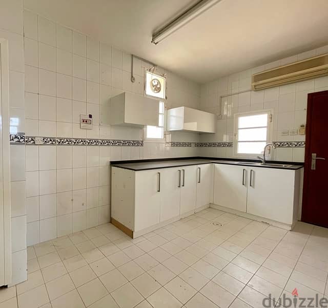 4+1 Bedroom Detached Villa in Madinat Sultan Qaboos 10